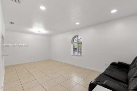 Condominio en venta en Hialeah Gardens, Florida, 2 dormitorios, 85.47 m2 № 1996215 - foto 11