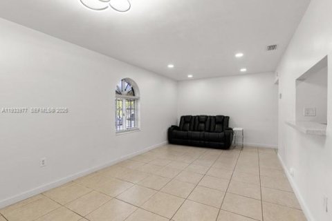 Condominio en venta en Hialeah Gardens, Florida, 2 dormitorios, 85.47 m2 № 1996215 - foto 10