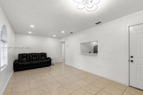 Condominio en venta en Hialeah Gardens, Florida, 2 dormitorios, 85.47 m2 № 1996215 - foto 9