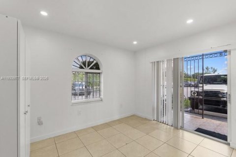 Condominio en venta en Hialeah Gardens, Florida, 2 dormitorios, 85.47 m2 № 1996215 - foto 17