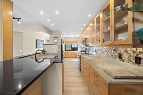 Condo in Cocoa Beach, Florida, 3 bedrooms  № 1734248 - photo 8
