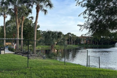 Condo in Plantation, Florida, 2 bedrooms  № 1951675 - photo 2