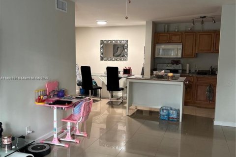 Condo in Plantation, Florida, 2 bedrooms  № 1951675 - photo 12