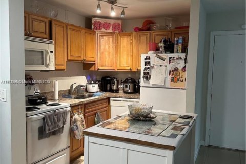 Condo in Plantation, Florida, 2 bedrooms  № 1951675 - photo 15