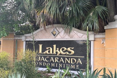 Condo in Plantation, Florida, 2 bedrooms  № 1951675 - photo 1