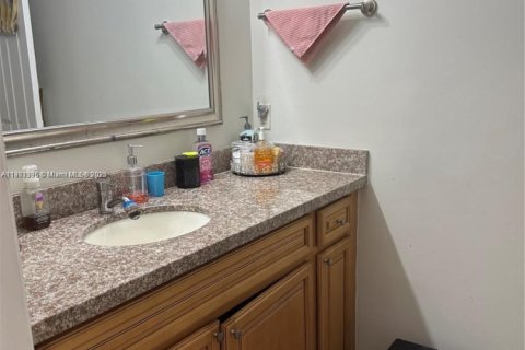 Condo in Plantation, Florida, 2 bedrooms  № 1951675 - photo 14