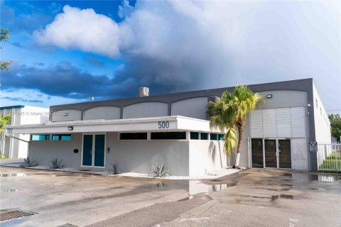 Commercial property in Hialeah, Florida № 1957753 - photo 3