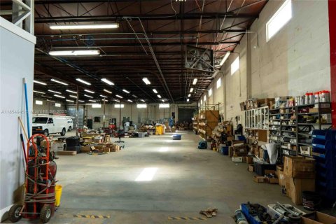 Commercial property in Hialeah, Florida № 1957753 - photo 19