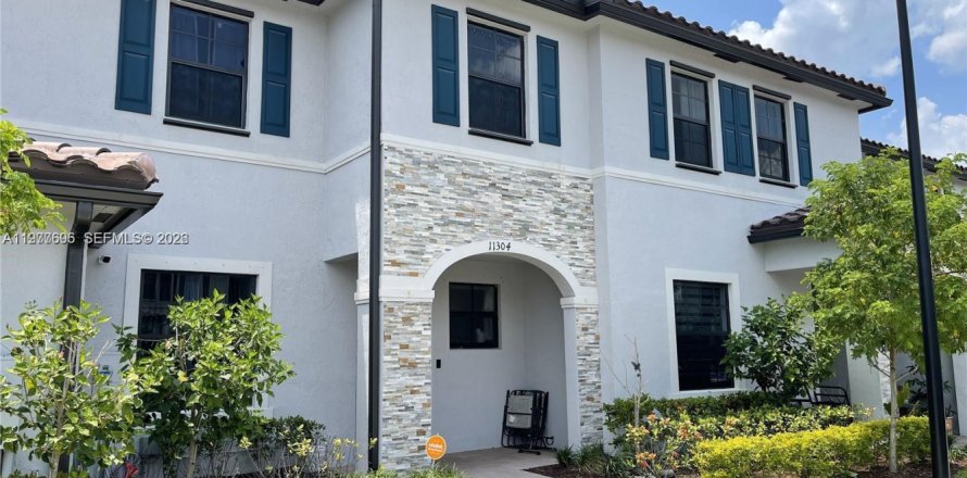 Adosado en Homestead, Florida 3 dormitorios, 138.24 m2 № 2043785