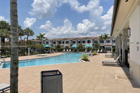 Adosado en venta en Homestead, Florida, 3 dormitorios, 138.24 m2 № 2043785 - foto 2