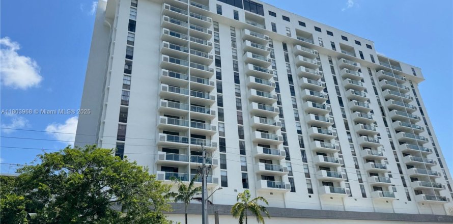 Condo in North Miami, Florida, 2 bedrooms  № 1865549