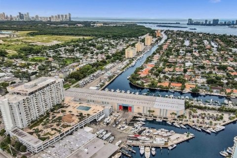 Condo in North Miami, Florida, 2 bedrooms  № 1865549 - photo 28