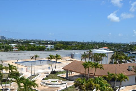 Condo in North Miami, Florida, 2 bedrooms  № 1865549 - photo 20