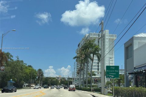 Condo in North Miami, Florida, 2 bedrooms  № 1865549 - photo 30