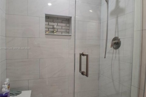 Condo in Sunrise, Florida, 2 bedrooms  № 2080810 - photo 23