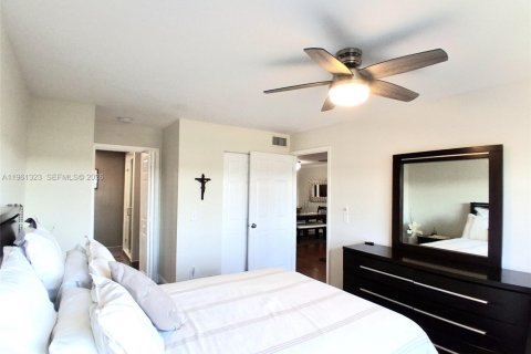 Condo in Sunrise, Florida, 2 bedrooms  № 2080810 - photo 29