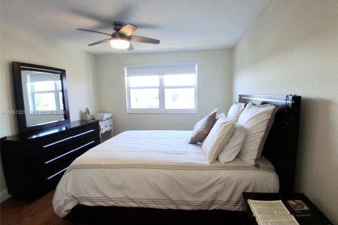 Condo in Sunrise, Florida, 2 bedrooms  № 2080810 - photo 25