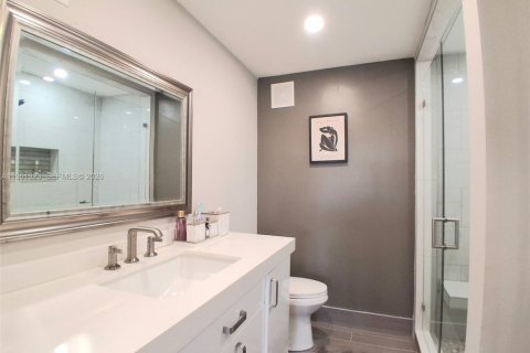 Condo in Sunrise, Florida, 2 bedrooms  № 2080810 - photo 21