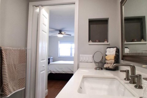 Condo in Sunrise, Florida, 2 bedrooms  № 2080810 - photo 24
