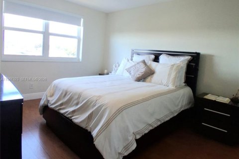 Condo in Sunrise, Florida, 2 bedrooms  № 2080810 - photo 19