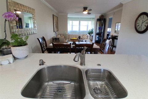 Condo in Sunrise, Florida, 2 bedrooms  № 2080810 - photo 14