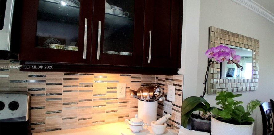 Condo in Sunrise, Florida, 2 bedrooms  № 2080810