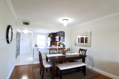 Condo in Sunrise, Florida, 2 bedrooms  № 2080810 - photo 18