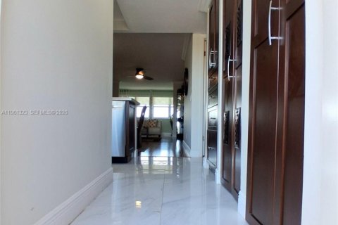 Condo in Sunrise, Florida, 2 bedrooms  № 2080810 - photo 4