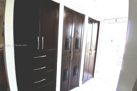 Condo in Sunrise, Florida, 2 bedrooms  № 2080810 - photo 10