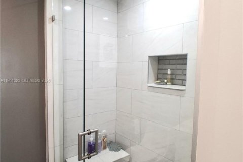 Condo in Sunrise, Florida, 2 bedrooms  № 2080810 - photo 22