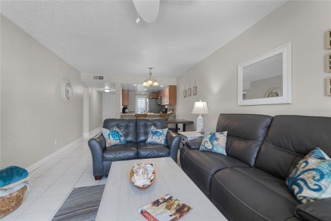 Condo in New Smyrna Beach, Florida, 2 bedrooms  № 1548112 - photo 15