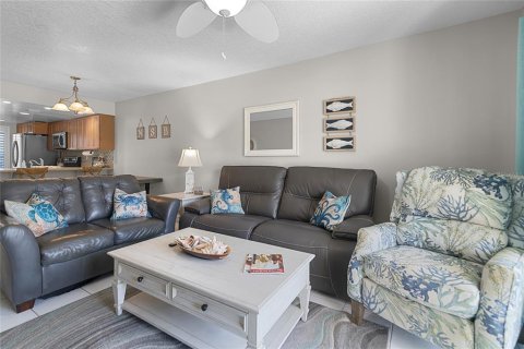 Condo in New Smyrna Beach, Florida, 2 bedrooms  № 1548112 - photo 13