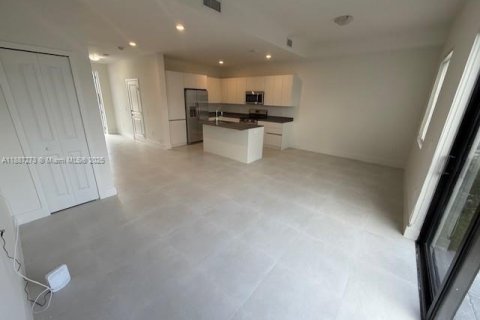 Купить таунхаус в Хомстед, Флорида 3 спальни, № 1941200 - фото 6