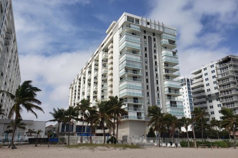 Condo à Pompano Beach, Floride, 2 chambres  № 2292556