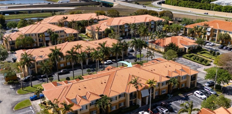 Condo à Doral, Floride, 2 chambres  № 2051441