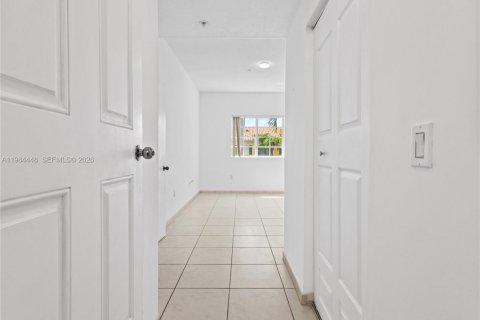 Copropriété à louer à Doral, Floride: 2 chambres, 84.54 m2 № 2051441 - photo 14