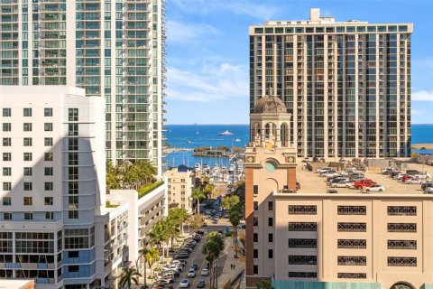 Condominio en venta en Saint Petersburg, Florida, 2 dormitorios, 218.04 m2 № 2091562 - foto 6