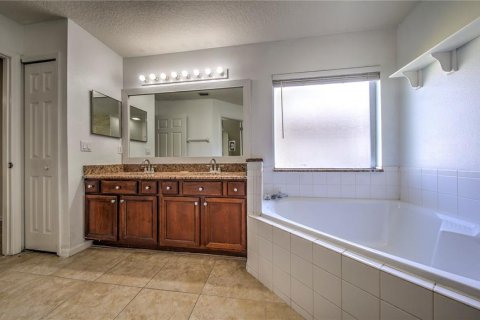 House in Clermont, Florida 4 bedrooms, 206.71 sq.m. № 1877360 - photo 17
