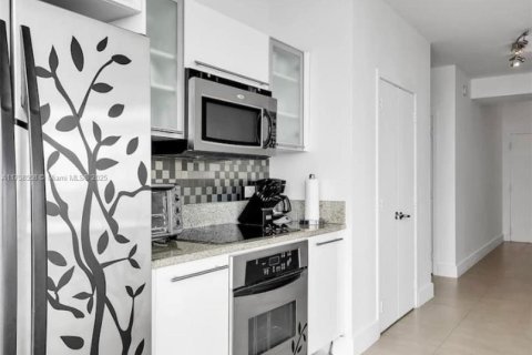 Copropriété à louer à Miami, Floride: 2 chambres, 122.17 m2 № 1728628 - photo 2