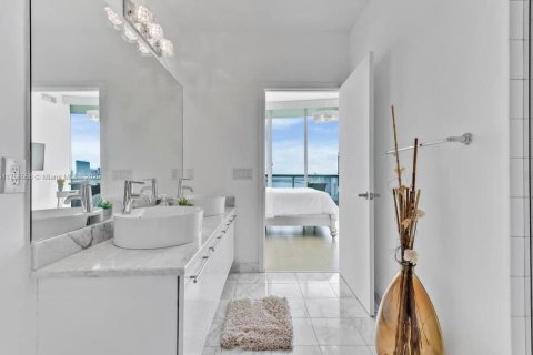 Copropriété à louer à Miami, Floride: 2 chambres, 122.17 m2 № 1728628 - photo 18