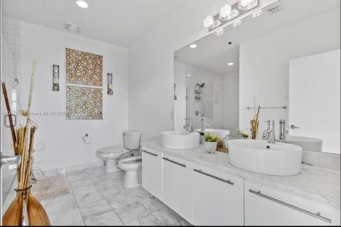 Copropriété à louer à Miami, Floride: 2 chambres, 122.17 m2 № 1728628 - photo 19