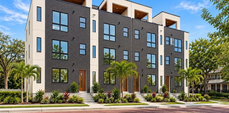 Townhouse in Tampa, Florida 4 bedrooms, 272.02 sq.m. № 2377814