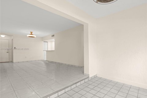 Купить кондоминиум в Майами, Флорида 2 спальни, 92.9м2, № 2180413 - фото 11