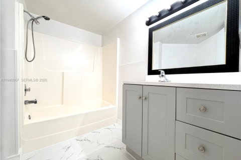 Купить кондоминиум в Майами, Флорида 2 спальни, 92.9м2, № 2180413 - фото 24