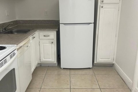 Condominio en alquiler en North Miami, Florida, 1 dormitorio, 66.33 m2 № 1945803 - foto 8