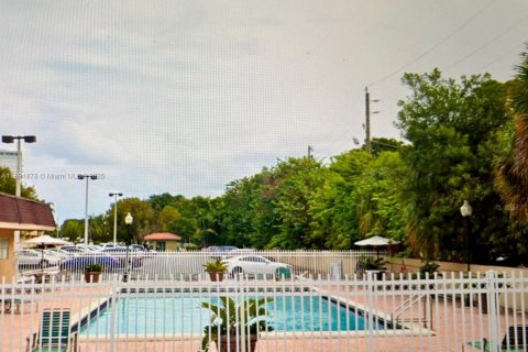 Condominio en alquiler en North Miami, Florida, 1 dormitorio, 66.33 m2 № 1945803 - foto 2