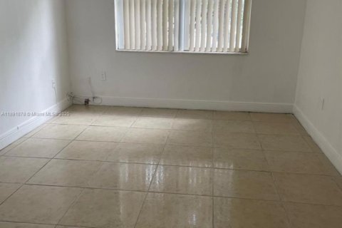 Condominio en alquiler en North Miami, Florida, 1 dormitorio, 66.33 m2 № 1945803 - foto 5