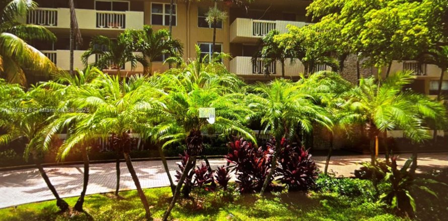 Condominio en North Miami, Florida, 1 dormitorio  № 1945803