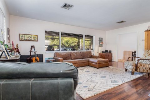 House in Winter Haven, Florida 3 bedrooms, 149.02 sq.m. № 2105568 - photo 4
