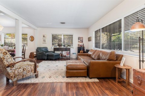 House in Winter Haven, Florida 3 bedrooms, 149.02 sq.m. № 2105568 - photo 2
